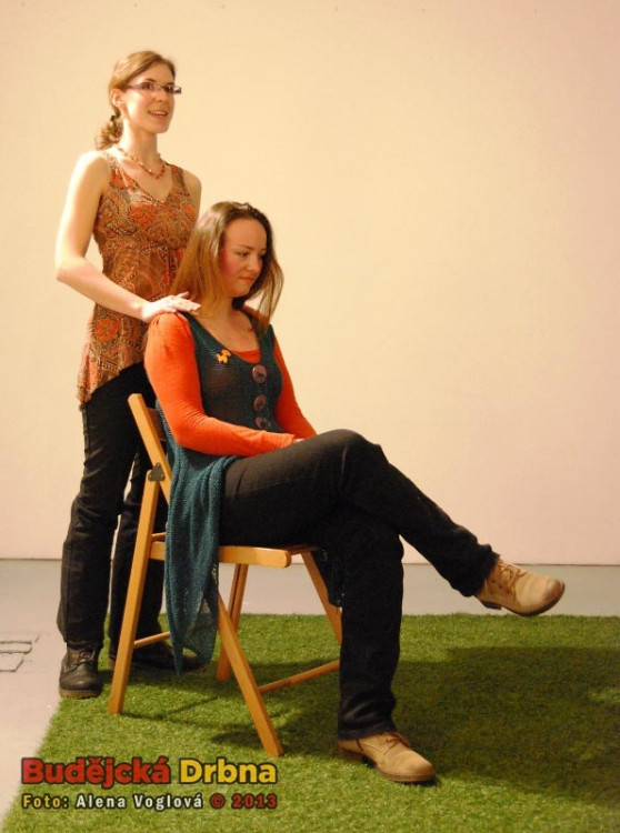 Ukázka indické masáže hlavy