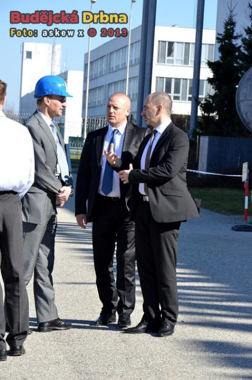 Ministr Martin Kuba a předseda Jihočeské hospodářské komory Miroslav Dvořák před odjezdem z Jaderné elektrárny Temelín