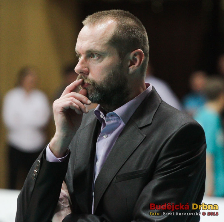 Domácí trenér Jan Svoboda přemýšlí, jak porazit Ostravu