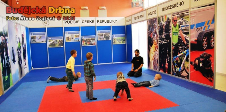 Fyzické testy dětí, které se chtěly stát policistou