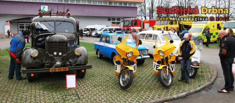 Veteránské stroje pobavily pamětníky