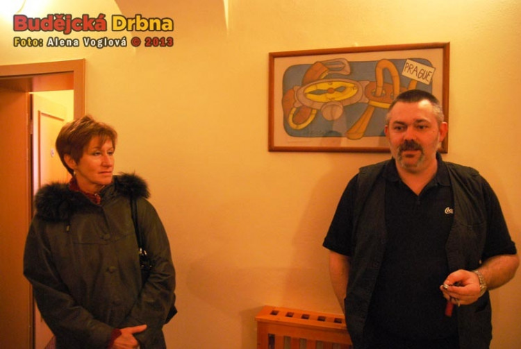 O Zátkově domě a fresce vyprávěl majitel pan Vlček