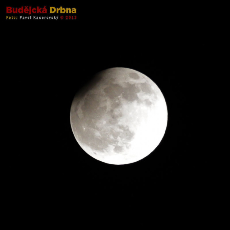 Částečné zatmění měsíce v maximální fázi