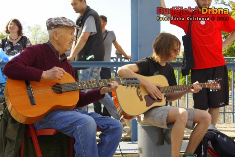 Piknik na Zlatém mostě