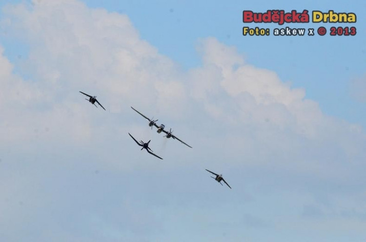 Trénink Flying Bulls leteckého týmu Red Bullu