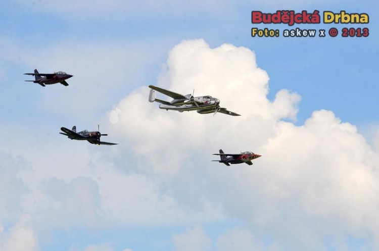 Trénink Flying Bulls leteckého týmu Red Bullu