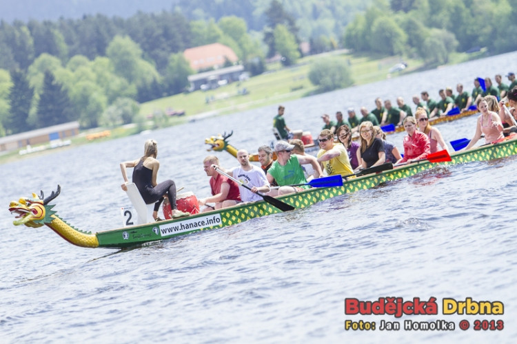 Závody Dračích lodí na Lipně 2013