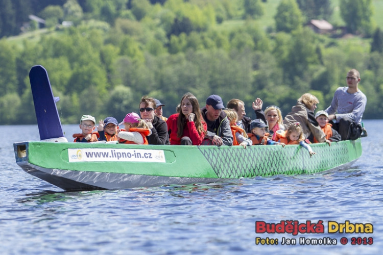 Závody Dračích lodí na Lipně 2013