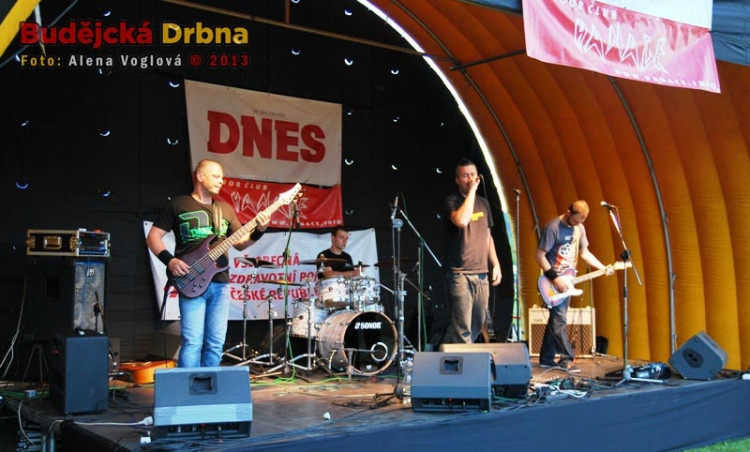 Skupina Wave začala after party