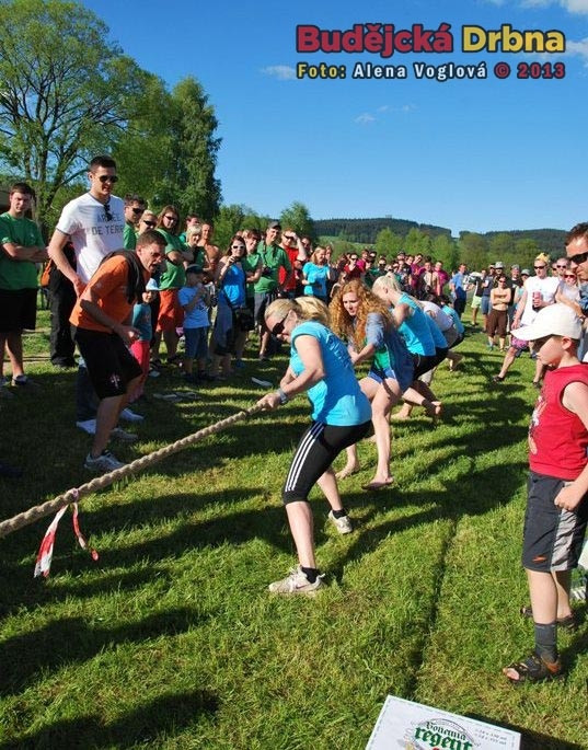 Závod v přetahování něžného pohlaví