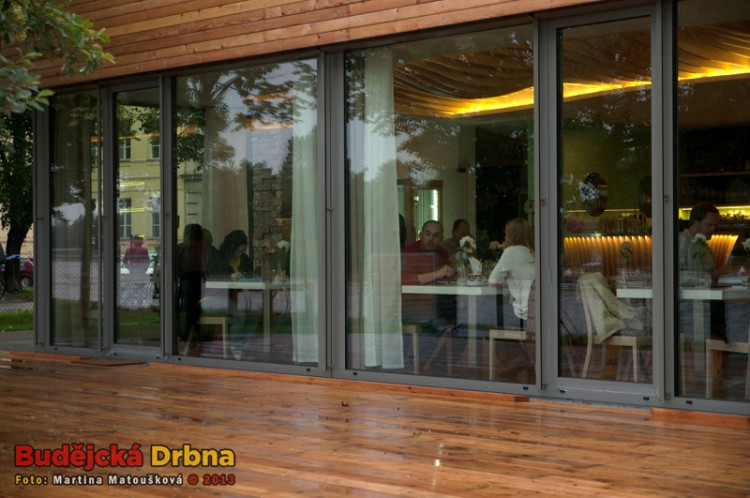 Nedělní večer v Budějcích