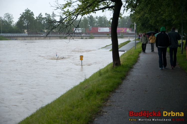 Stavba protipovodňové stěny na Jiráskově nábřeží