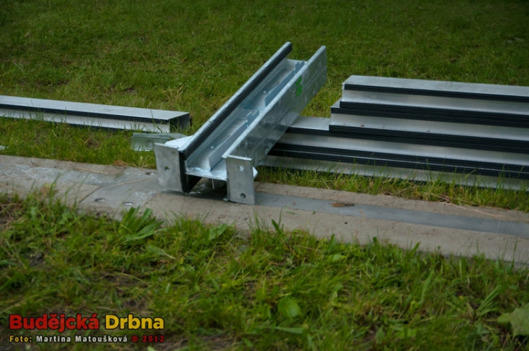 Stavba protipovodňové stěny na Jiráskově nábřeží