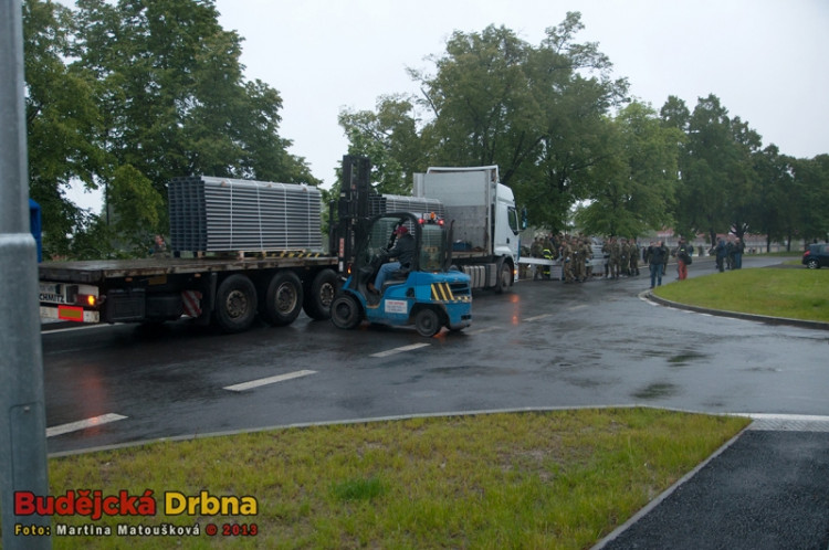 Stavba protipovodňové stěny na Jiráskově nábřeží
