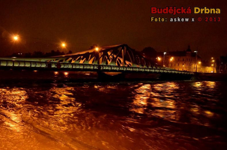 Dlouhý most po půlnoci