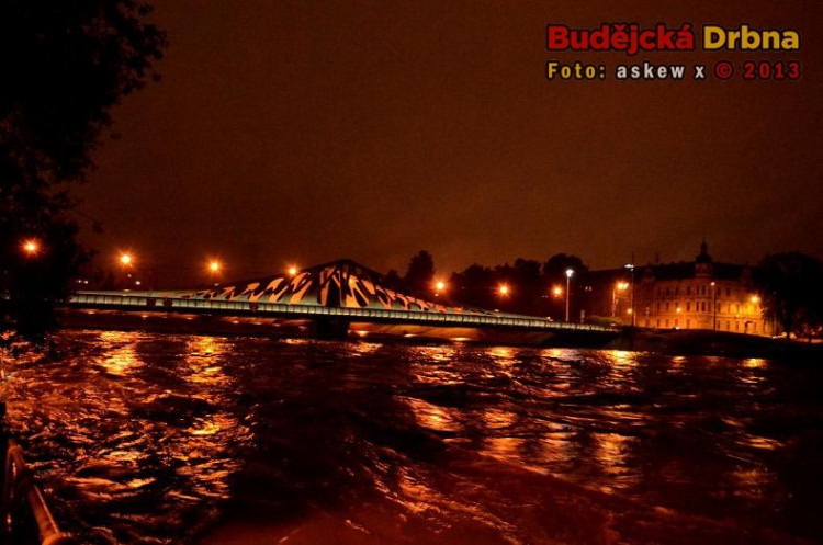 Dlouhý most po půlnoci