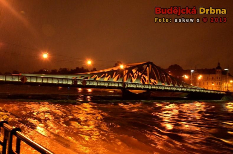 Dlouhý most po půlnoci