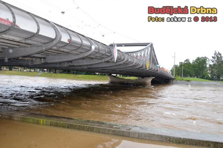 Dlouhý most v pondělí ráno