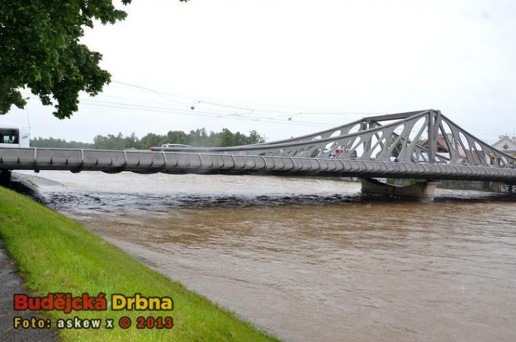 Dlouhý most v pondělí ráno