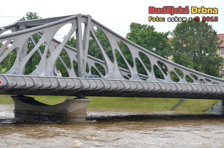 Dlouhý most v pondělí ráno