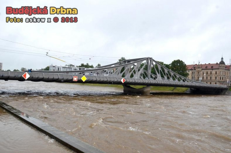 Dlouhý most v pondělí ráno