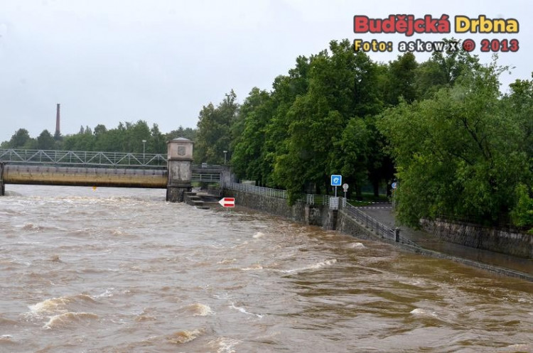 Jiráskův jez v pondělí ráno