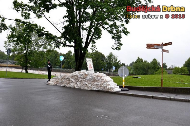 U Jiráskova jezu v pondělí ráno