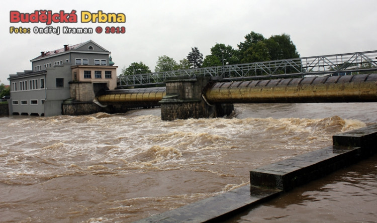 Jiráskův jez v pondělí ráno