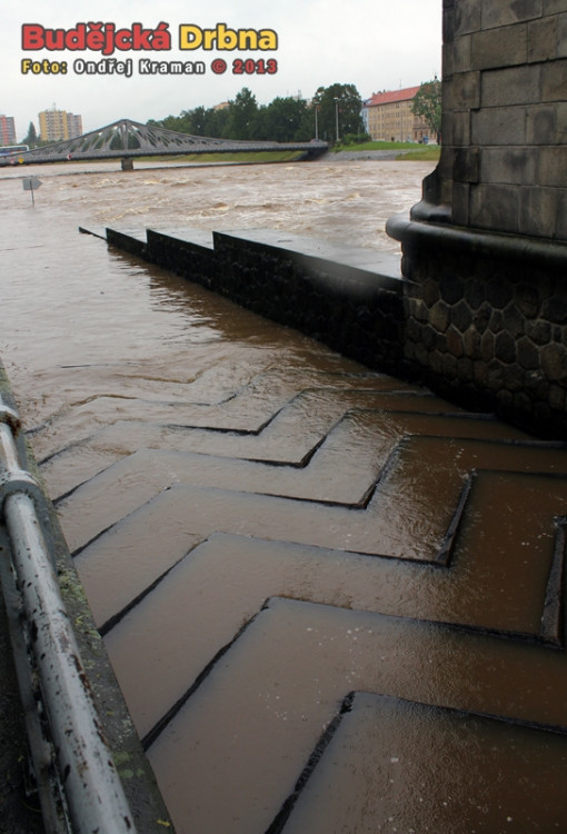 Jiráskův jez v pondělí ráno