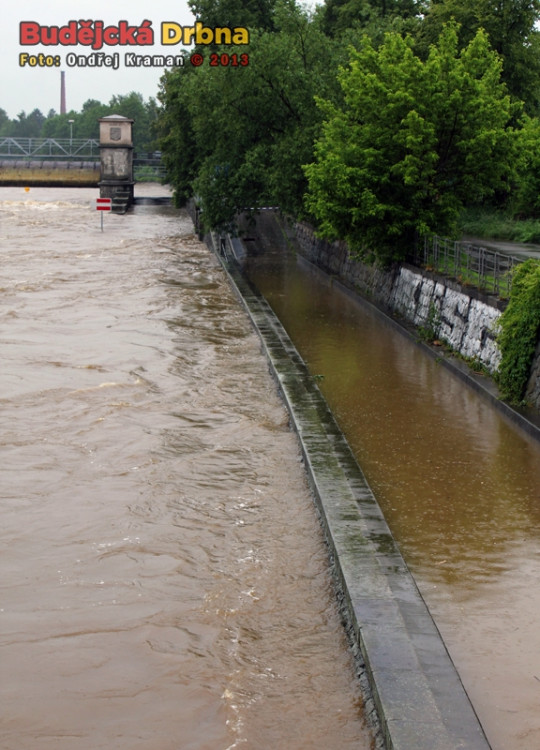 Jiráskův jez v pondělí ráno