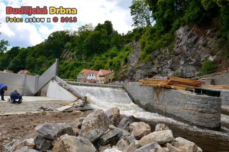 Rekonstrukce jezu Jelení lávka Český Krumlov - stavební práce finišují
