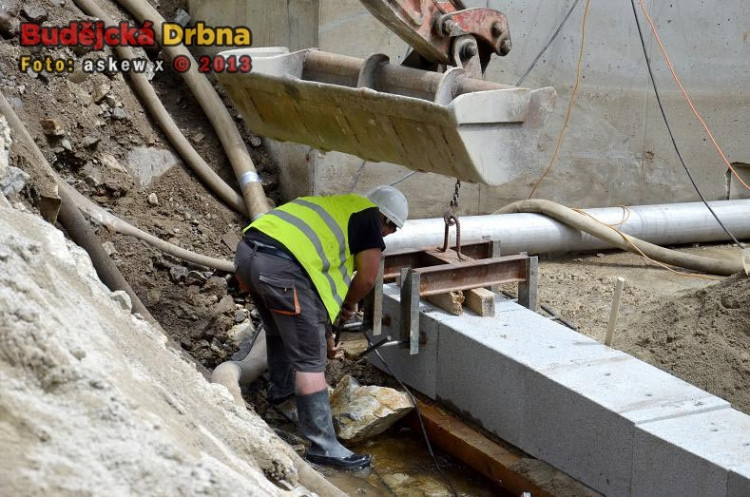 Rekonstrukce jezu Jelení lávka Český Krumlov - stavební práce finišují