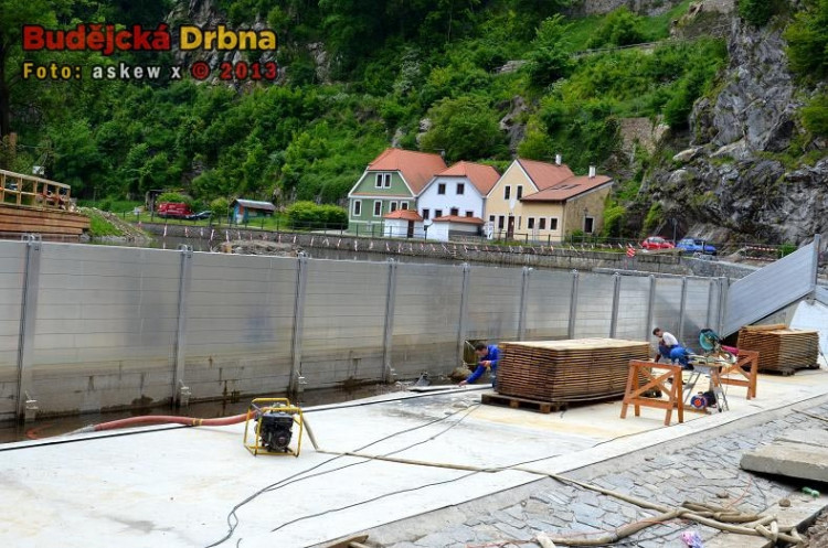 Rekonstrukce jezu Jelení lávka Český Krumlov - stavební práce finišují