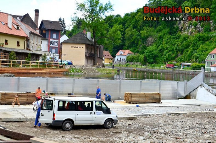 Rekonstrukce jezu Jelení lávka Český Krumlov - těleso jezu měří 30 metrů