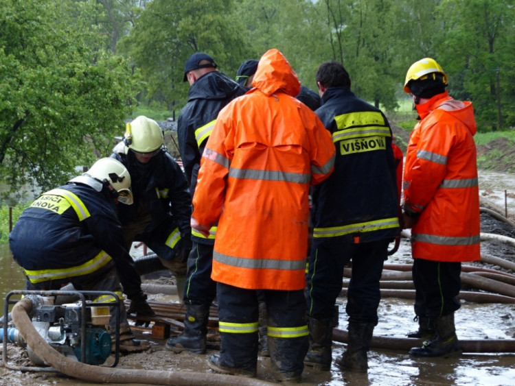 Hasiči na Frýdlantsku. Foto: HZSLK