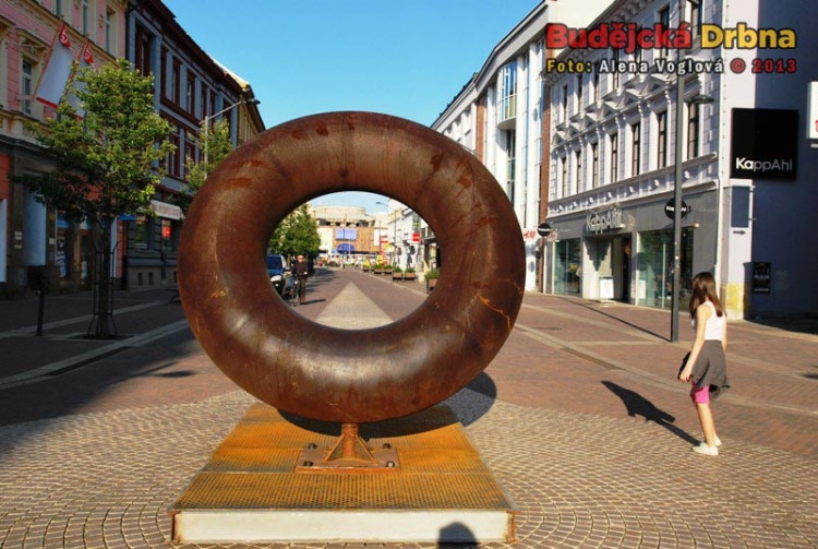 Lannovku zdobí Anuloid Lukáše Raise