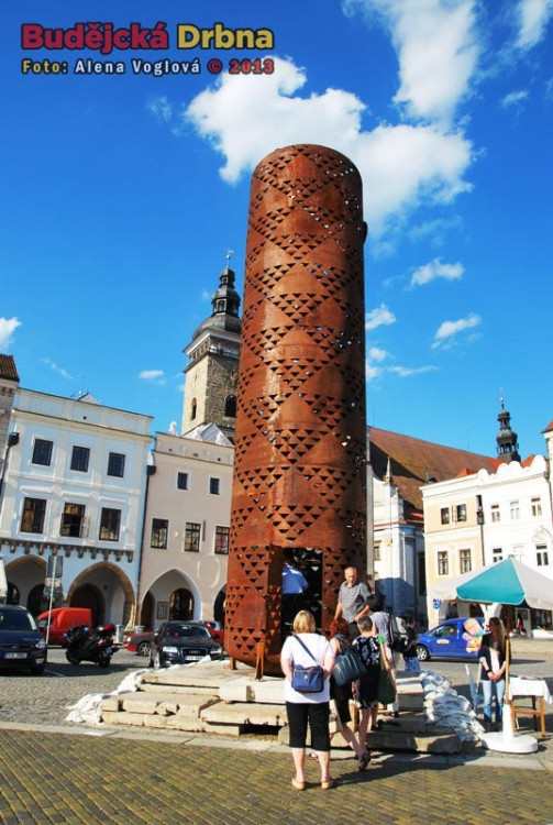 Rozhledna Čestmíra Sušky, který stojí u vchodu