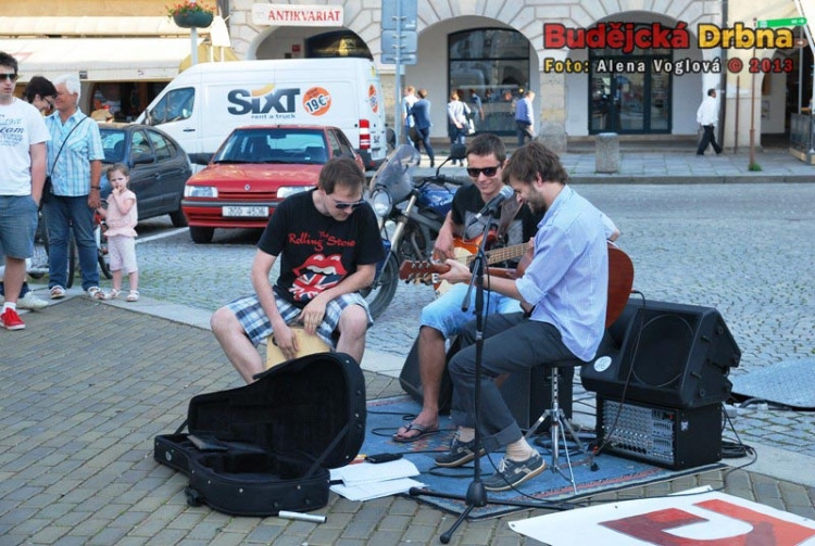 V rámci Umění ve městě zahráli Strong Coffee