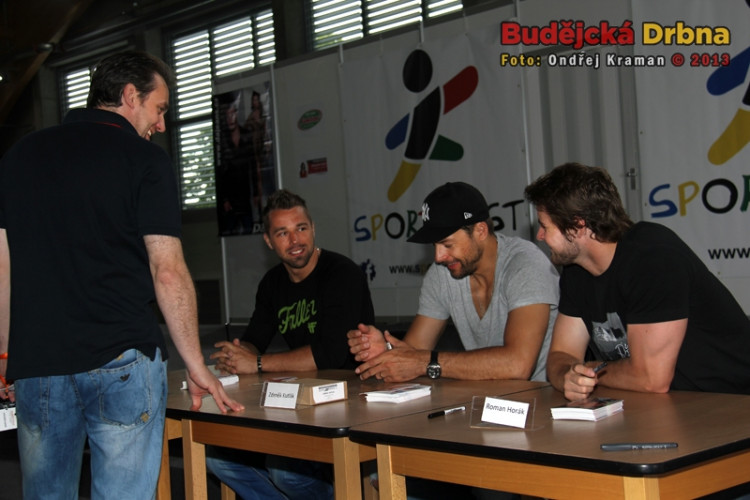 Autogramiáda hokejistů Milana Gulaše, Zdeňka Kutláka a Romana Horáka