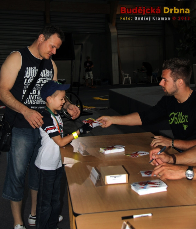 Autogramiáda hokejistů Milana Gulaše, Zdeňka Kutláka a Romana Horáka