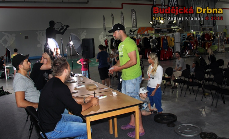 Autogramiáda hokejistů Milana Gulaše, Zdeňka Kutláka a Romana Horáka