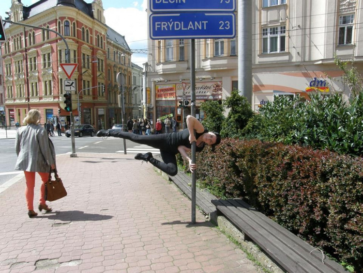 Poledance v centru Liberce.