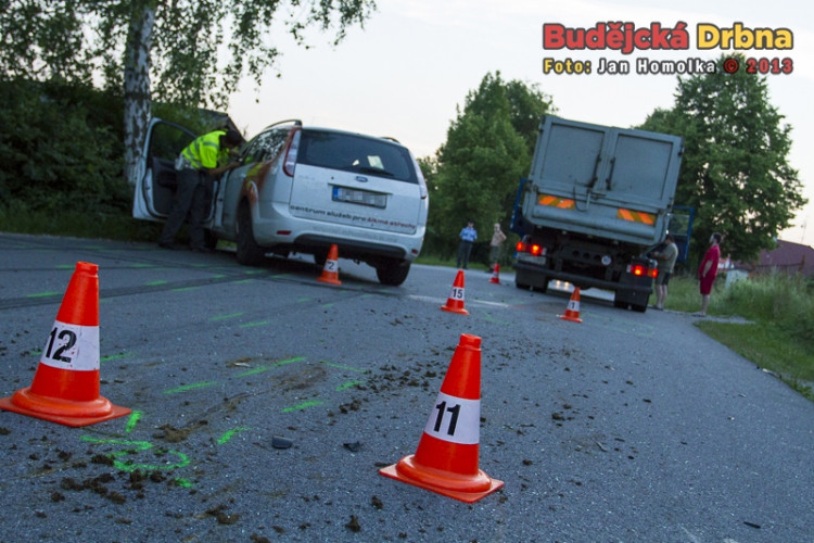 Srážka osobního automobilu s koněm v Šindlových Dvorech
