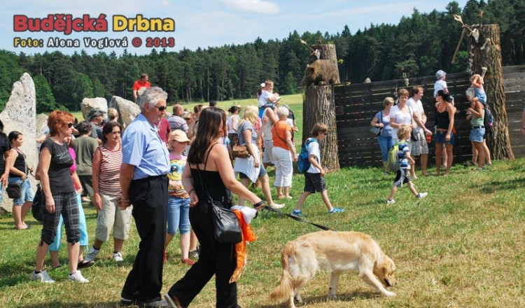 Slavnosti slunovratu přišlo oslavit hodně lidí