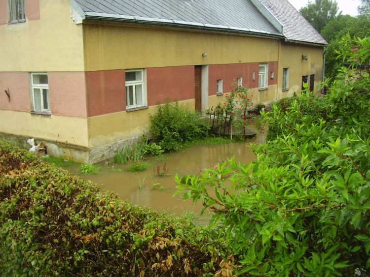 Zalité zahrady v Předláncích