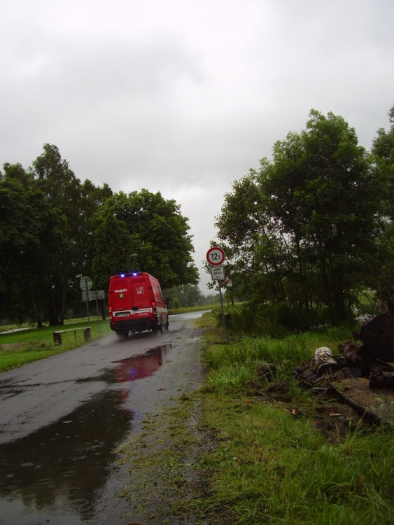 Zalitá silnice v Předláncích