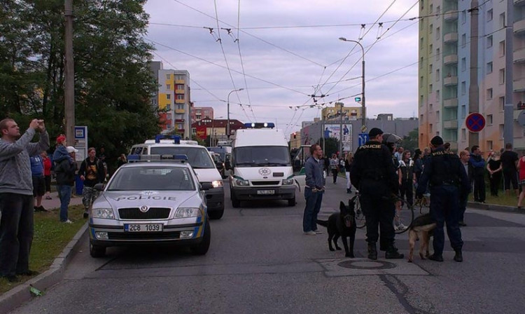 Protest kvůli problémům v soužití s Romy. Foto Zuzana Wágnerová