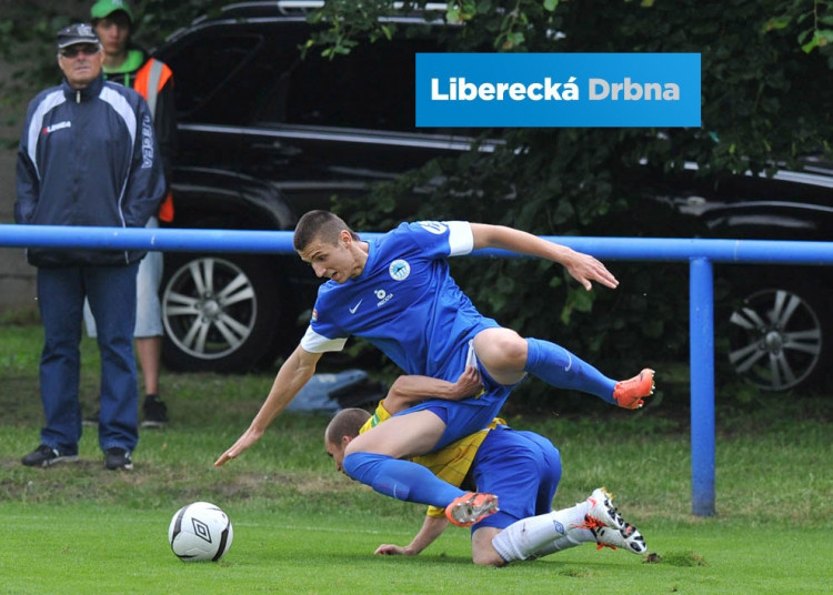 A další tvrdý zákrok. Tentokrát je obětí Lukáš Szabó