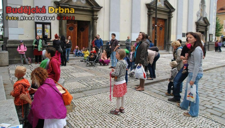 Divadlo u Černé věže sledovali hlavně rodiče s dětmi