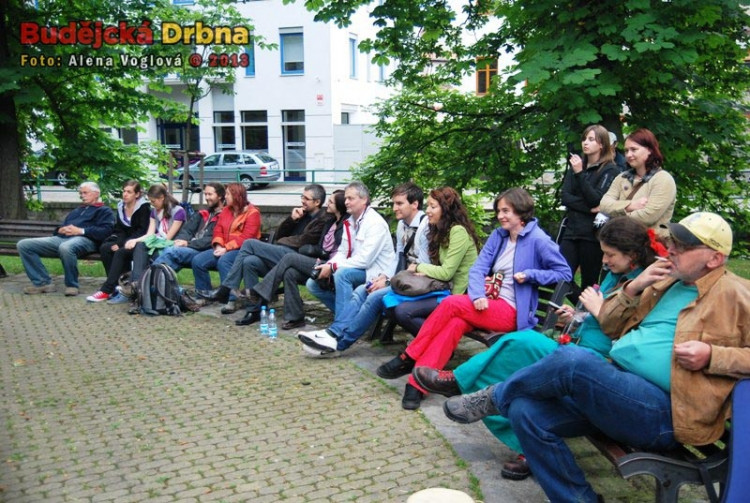 Epydemye přilákala hodně posluchačů